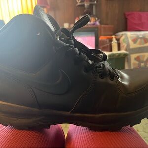 Nike Men's Black Athletic Shoes